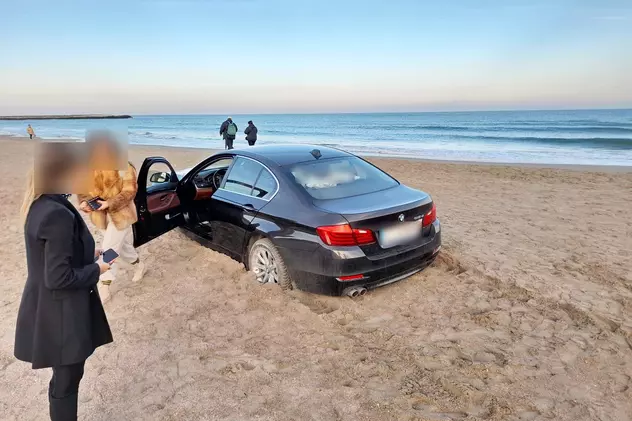 Două tinere rămase cu BMW-ul în nisip, pe Plaja Modern, amendă de peste 10.000 de lei