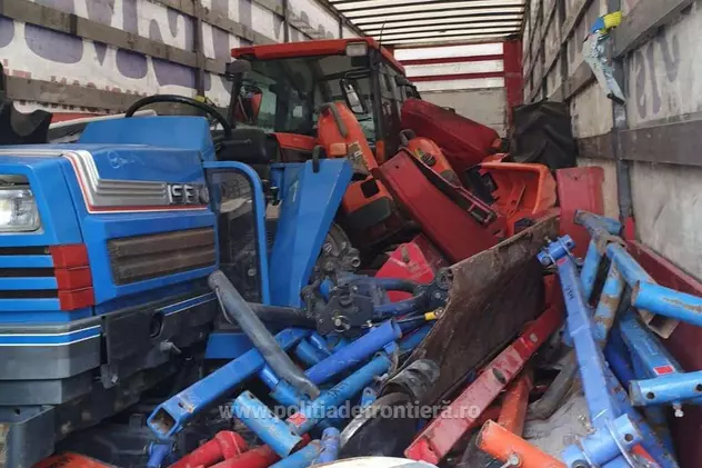 FOTO 18 tone de deșeuri, descoperite în două camioane care veneau din Turcia. Marfa a fost returnată