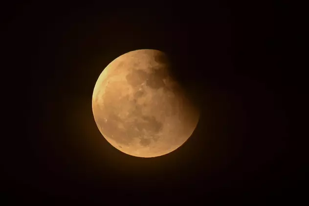 Eclipsa de Luna Plina 19 noiembrie 2021