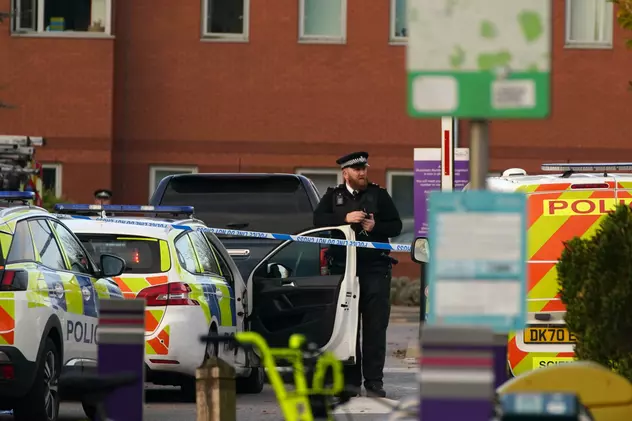Explozia din fața spitalului din Liverpool, un act terorist. Un bărbat a urcat în taxi cu un dispozitiv exploziv improvizat