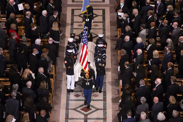 Funeralii naţionale pentru Colin Powell, primul secretar de stat de culoare al SUA. La ceremonie au participat Biden, Obama și Bush