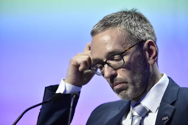 Liderul antivaccinist al partidului de extremă dreapta din Austria s-a infectat cu COVID