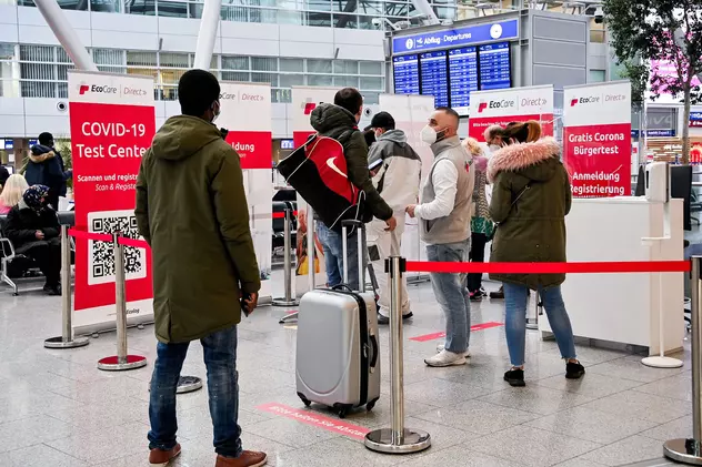 61 de călători din Africa de Sud, confirmați cu COVID pe aeroportul din Amsterdam. Se fac teste pentru Omicron