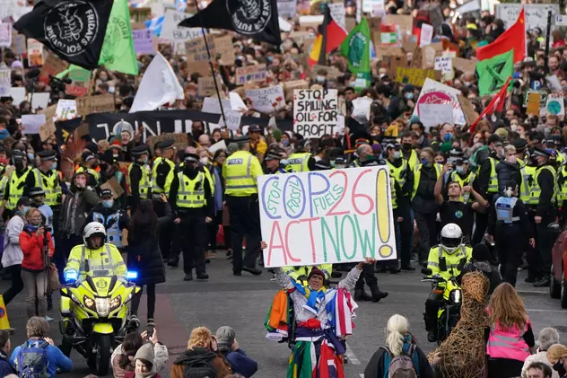 Protest uriaș la Glasgow. Zeci de mii de oameni cer măsuri concrete pentru combaterea schimbărilor climatice