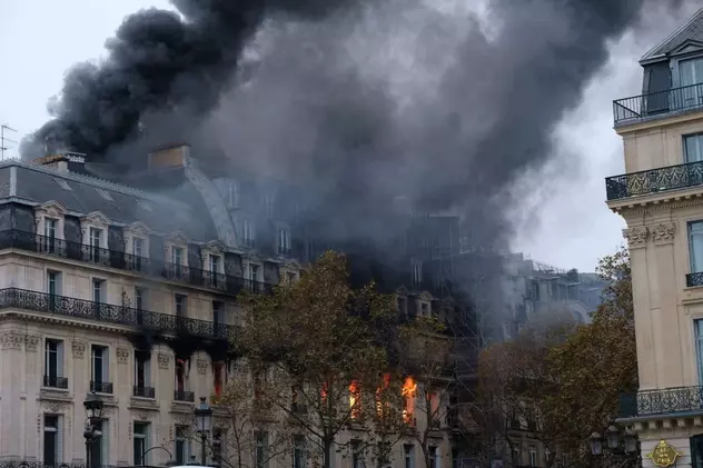 VIDEO | Incendiu puternic în centrul Parisului, lângă Opera Garnier