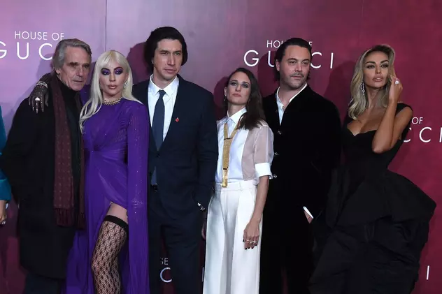 Mădălina Ghenea, apariție extravagantă la premiera „House of Gucci”, la Londra. S-a întrecut în ținute cu Lady Gaga și Salma Hayek