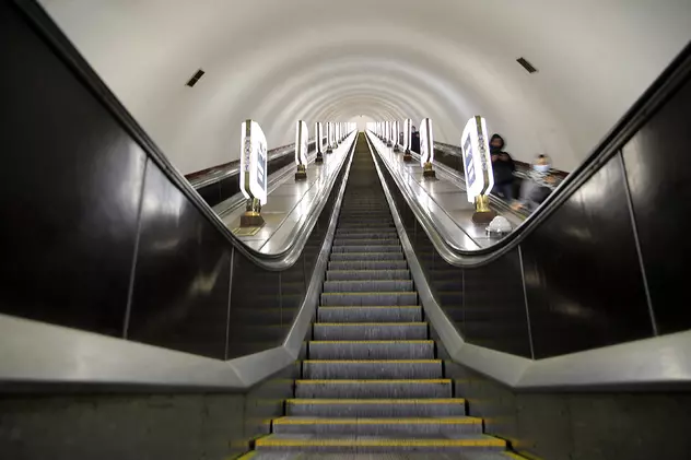 Am vizitat cea mai adâncă stație de metrou din lume. „Wow, ați văzut cât durează coborârea?”