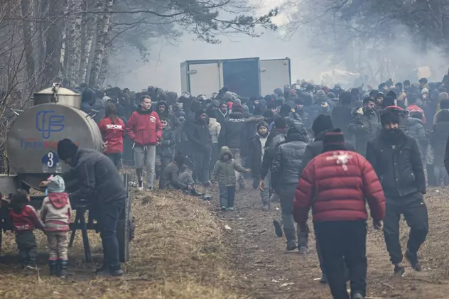 Ucraina mobilizează 8.500 de militari și polițiști la granița cu Belarus pe fondul crizei migranților