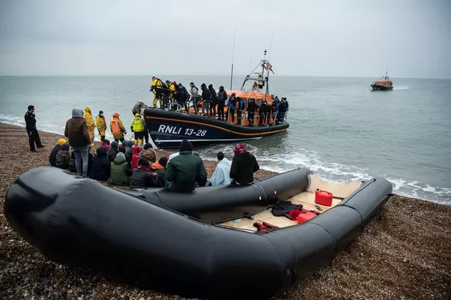 31 de morți, după ce o barcă cu migranți s-a răsturnat în Canalul Mânecii
