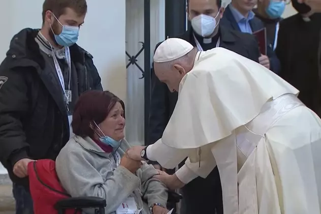 VIDEO / Româncă în lacrimi în fața Papei Francisc. Suveranul Pontif, impresionat de povestea Marianei