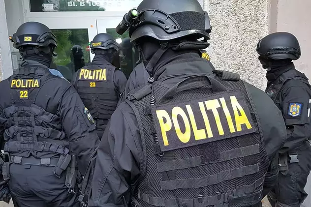 O bombă artizanală a fost detonată lângă casa unui contrabandist de țigări din Suceava. Poliția a deschis o anchetă