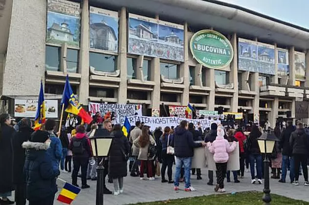 Proteste în București și Suceava împotriva vaccinării și a certificatului verde. Liderul AUR George Simion, îndemnuri la ieșit în stradă
