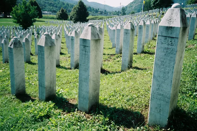 „Ei sunt vii, doar noi nu-i simțim”. Reportaj din Srebrenița, la 26 de ani de la cel mai groaznic masacru din Europa, după cel de-al Doilea Război Mondial