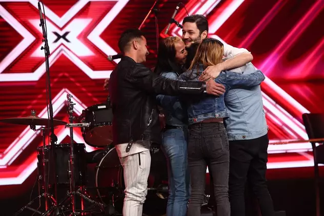 Moment emoționant pe scena „X Factor”. Un concurent din echipa Loredanei şi-a cunoscut familia pe scenă