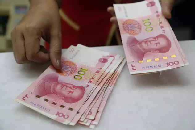 Un milionar chinez și-a scos banii din bancă, enervat de un paznic care i-a atras atenția că nu poartă mască