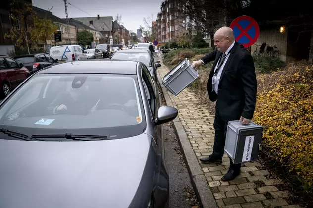 Bolnavii sau suspecții de COVID au putut vota din mașină la drive-in, în Danemarca. „Este dreptul fiecăruia”