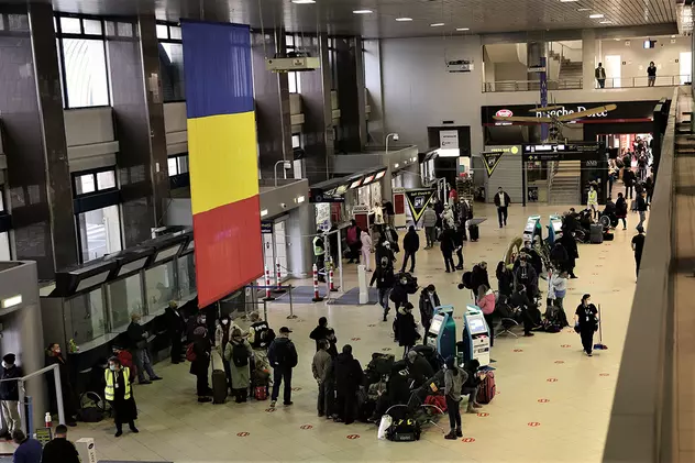 Reportaj la aeroport, de 1 Decembrie. România părinților rămași acasă: „Merg câțiva ani afară și dup-aia, nostalgia îi omoară”