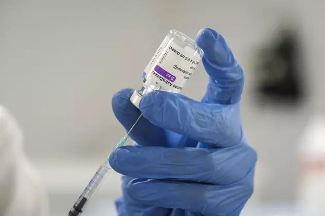 Cercetătorii au aflat ce provoacă cheaguri de sânge după vaccinarea cu AstraZeneca