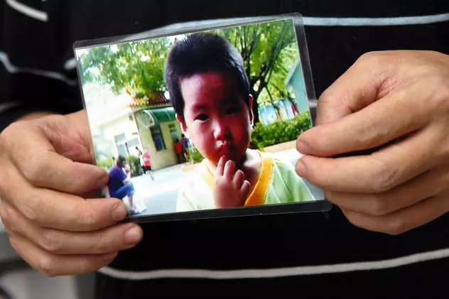 Un cuplu din China și-a regăsit fiul răpit după 14 ani de căutări. Povestea lor a devenit subiect de film