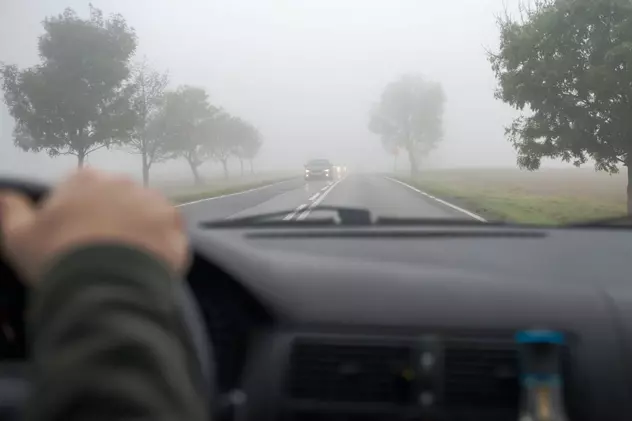 Cum conduci pe ceata