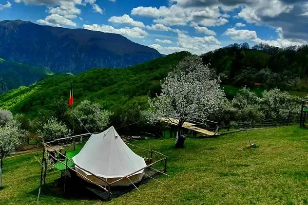 Un sat de munte din România, printre cele mai frumoase destinații ale anului 2021, în topul The Guardian