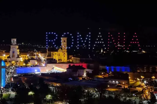 VIDEO. Spectacol cu drone de Ziua Națională, la Alba Iulia. Ce imagini și mesaje au apărut deasupra cetății