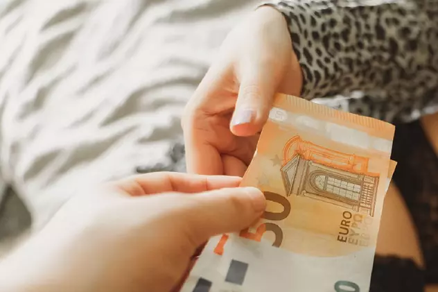 O româncă l-a convins pe directorul unei companii din Elveția să fure pentru ea aproape un milion de euro