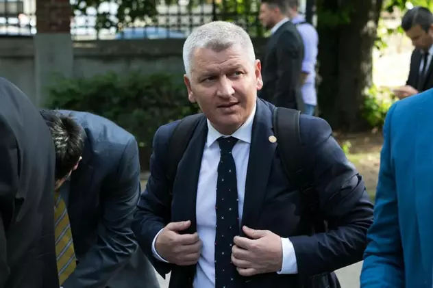 Ministrul Roman, despre lucrarea de negăsit din CV-ul său, la B1 TV: „N-am ajuns ministru la beletristică. E un avantaj că nu am legătură cu domeniul”