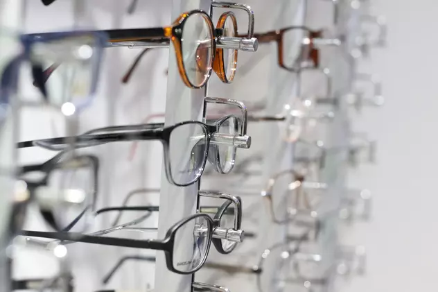 Alegerea ramelor de ochelari pentru bărbați, femei și copii