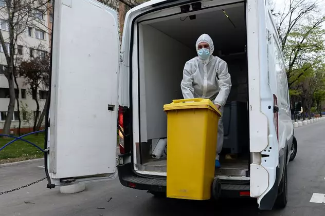 Stare de alertă solicitată de autoritățile din Hunedoara, după ce o firmă de salubrizare a anunțat că nu mai ridică gunoiul menajer din 61 de localități