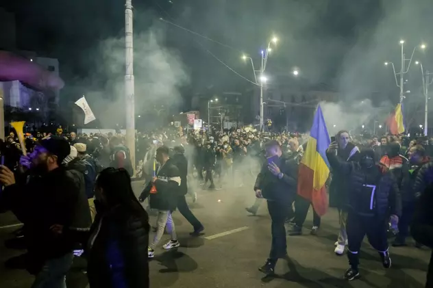 21 de persoane au fost trimise în judecată, după protestele violente anti-restricții care au avut loc în martie în București