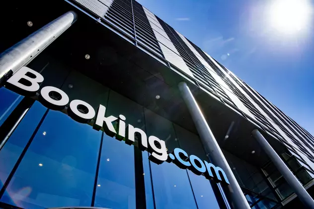 Booking.com a plătit 14 milioane de euro și a plecat din Rusia. De ce a fost amendat