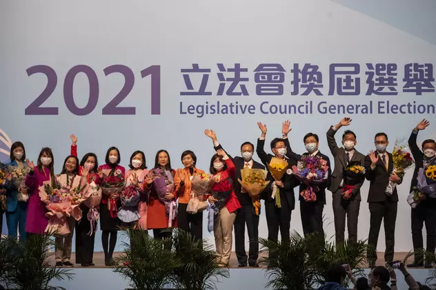 Candidații pro-Beijing au câștigat alegerile generale din Hong Kong. Prezența la vot foarte scăzută, la scrutinul rezervat doar candidaților „patrioți”