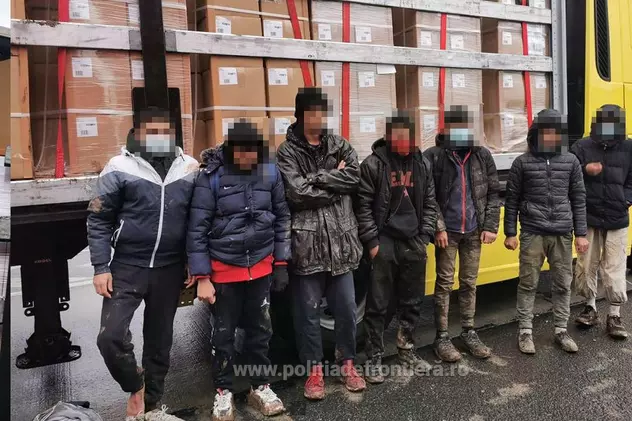 11 migranți ascunși printre dopuri de șampanie, găsiți de polițiștii de frontieră de la Nădlac