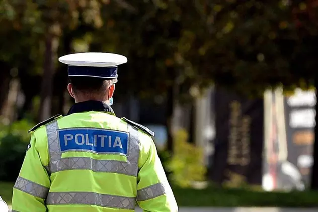 VIDEO Un șofer cu permisul suspendat a cerut să i-l aducă înapoi Moș Nicolae. Polițiștii i-au răspuns: „Poate Iepurașul de Paște”