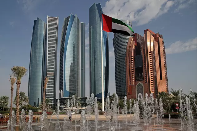 Emiratele Arabe Unite mută weekendul și trec la săptămâna de lucru de patru zile și jumătate
