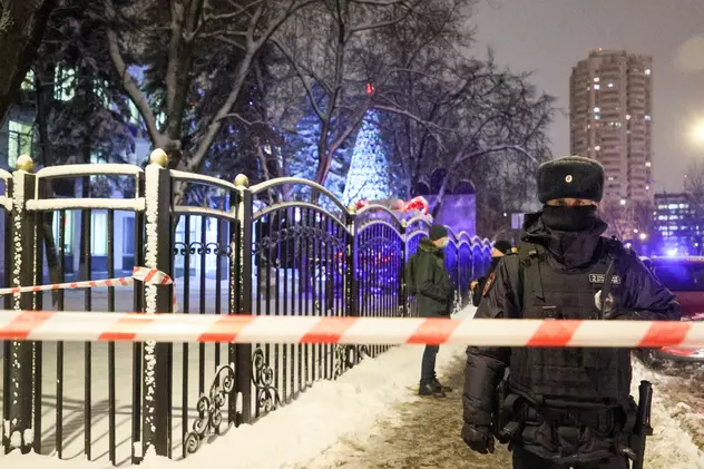 Un bărbat căruia i s-a cerut să-și pună masca a deschis focul într-un centru din Moscova. Doi morți și și trei răniți