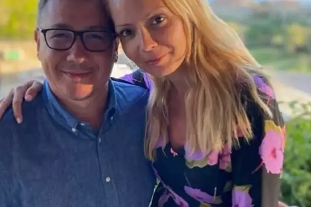 Victor Ponta, alături de soție și de cei trei copii ai lor. Fostul politician și Daciana Sârbu își îmbrățișează fiica adoptată