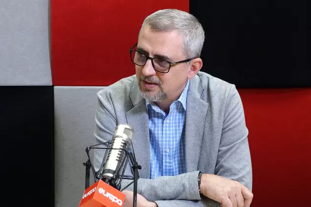 Vlad Petreanu, la Europa FM: „Domnul general Ciucă ar fi plecat liniștit la luptă dacă avea un șef de Stat Major impostor și incompetent ca ministrul Florin Roman?”