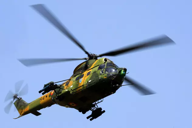 Momentul în care un elicopter militar a aterizat de urgență, după ce și-a pierdut un motor în timpul unui exercițiu internațional