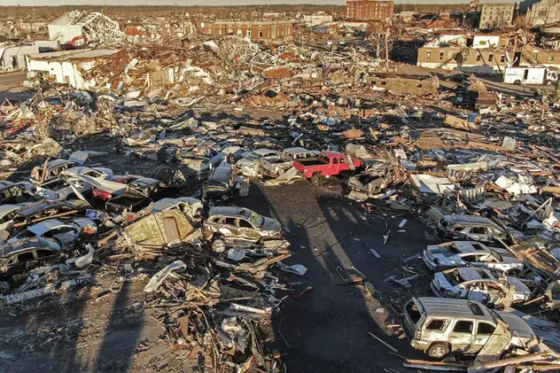 „Tot orașul a dispărut”. Mărturii de groază în urma tornadelor care au ucis 100 de oameni în SUA