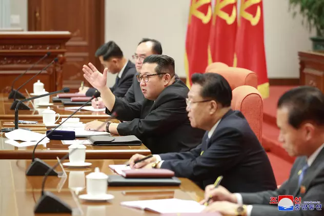 Kim Jong-un, de nerecunoscut la o ședință de partid. Dictatorul nord-coreean a slăbit considerabil