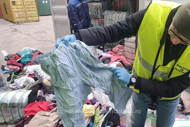 Aproape 77 de tone de haine second-hand degradate, aduse din Canada, descoperite în Portul Constanţa