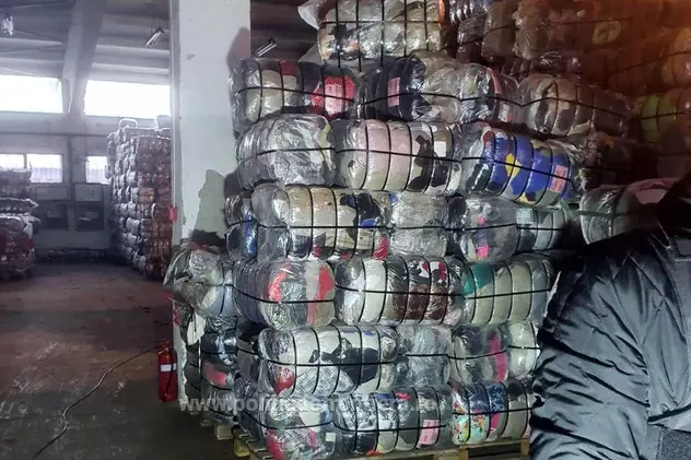 Aproape 500 de tone de haine second-hand degradate, găsite în urma unor percheziţii în Târgu Mureş