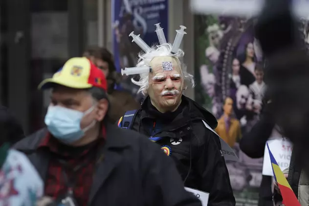 Protest în fața Ministerului Sănătății împotriva măsurilor anti-COVID. Manifestanții îi cer demisia lui Rafila