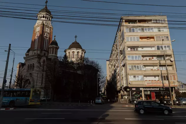 REPORTAJ. Cum a ajuns demolarea unui bloc subiect de sondaj public în Ploiești, înainte ca locatarii să fie anunțați de Primărie. „Am aflat de pe Facebook”