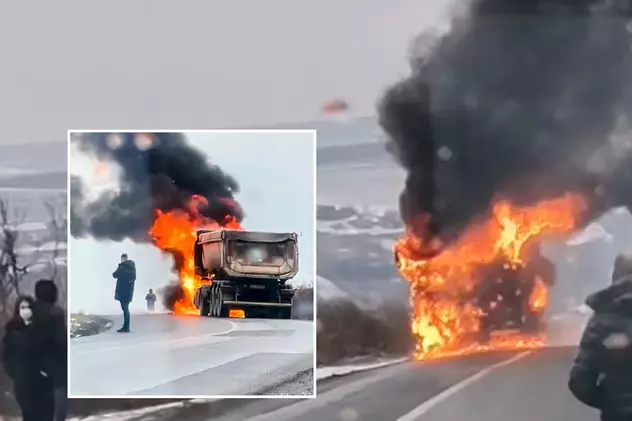 VIDEO | Camion în flăcări la Slobozia Conachi, în Galați. Cabina s-a aprins în mers, în mijlocul șoselei