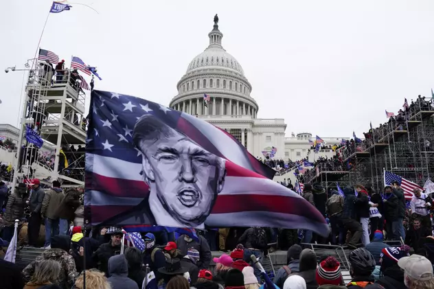 La un an de la asaltul asupra Capitoliului, o Americă divizată dezbate furios semnificația evenimentului care a zguduit țara