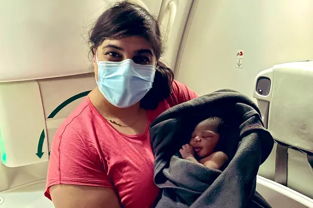 Miracle Aisha, fetiţa care s-a născut în timpul unui zbor de noapte spre Uganda, cu ajutorul unei doctorițe din Canada