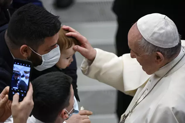 Papa Francisc regretă că animalele de companie „uneori iau locul copiilor”: Asistăm la o formă de egoism